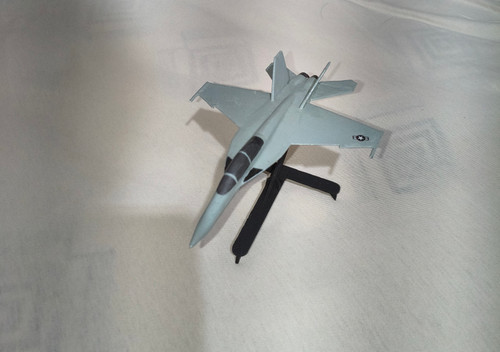 ماکت هواپیمای FA-18 برند طرح پلاست مدل FA-18 زیبا و با ظرافت